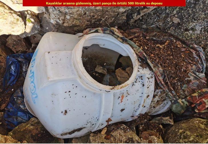 Teröristlere ait sığınak, barınak ve mevziler yerle bir edildi G3