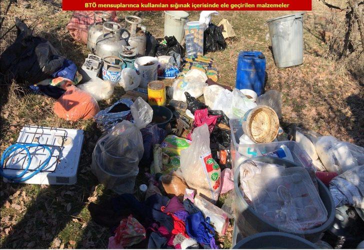 Teröristlere ait sığınak, barınak ve mevziler yerle bir edildi G5