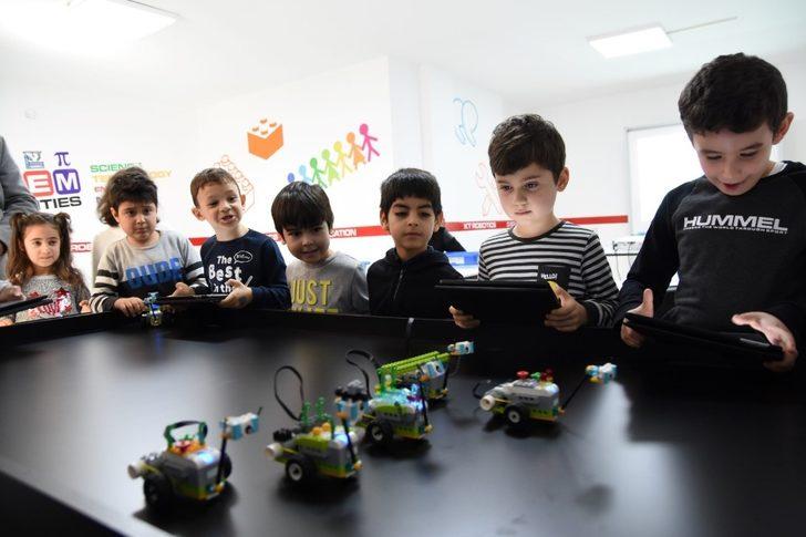 Edremit Belediyesi’nden karne hediyesi robotik kodlama eğitimi G1