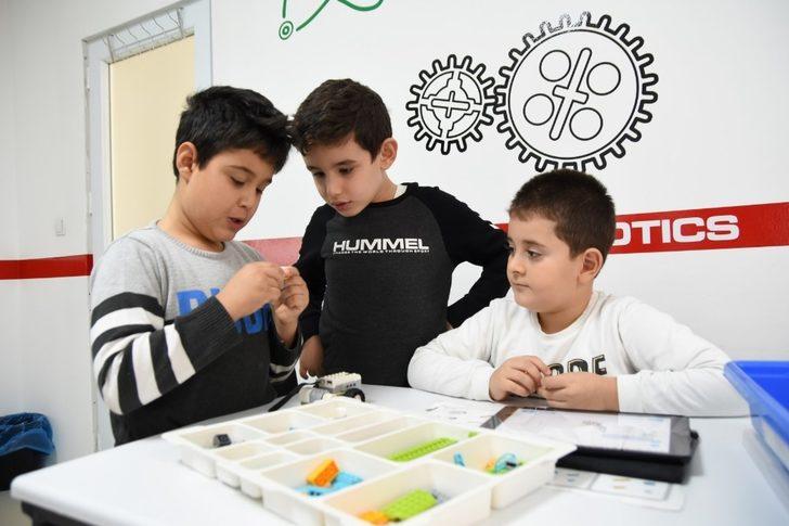 Edremit Belediyesi’nden karne hediyesi robotik kodlama eğitimi G2