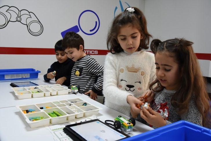 Edremit Belediyesi’nden karne hediyesi robotik kodlama eğitimi G3