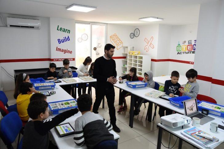 Edremit Belediyesi’nden karne hediyesi robotik kodlama eğitimi G5