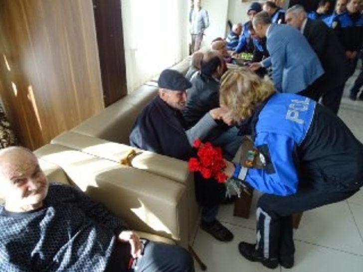 Toplum destekli polislerden huzurevi sakinlerine ziyarete G4