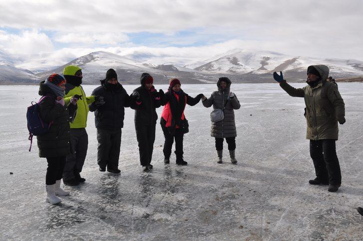 Çıldır Gölü'nde atlı kızak keyfi! G3