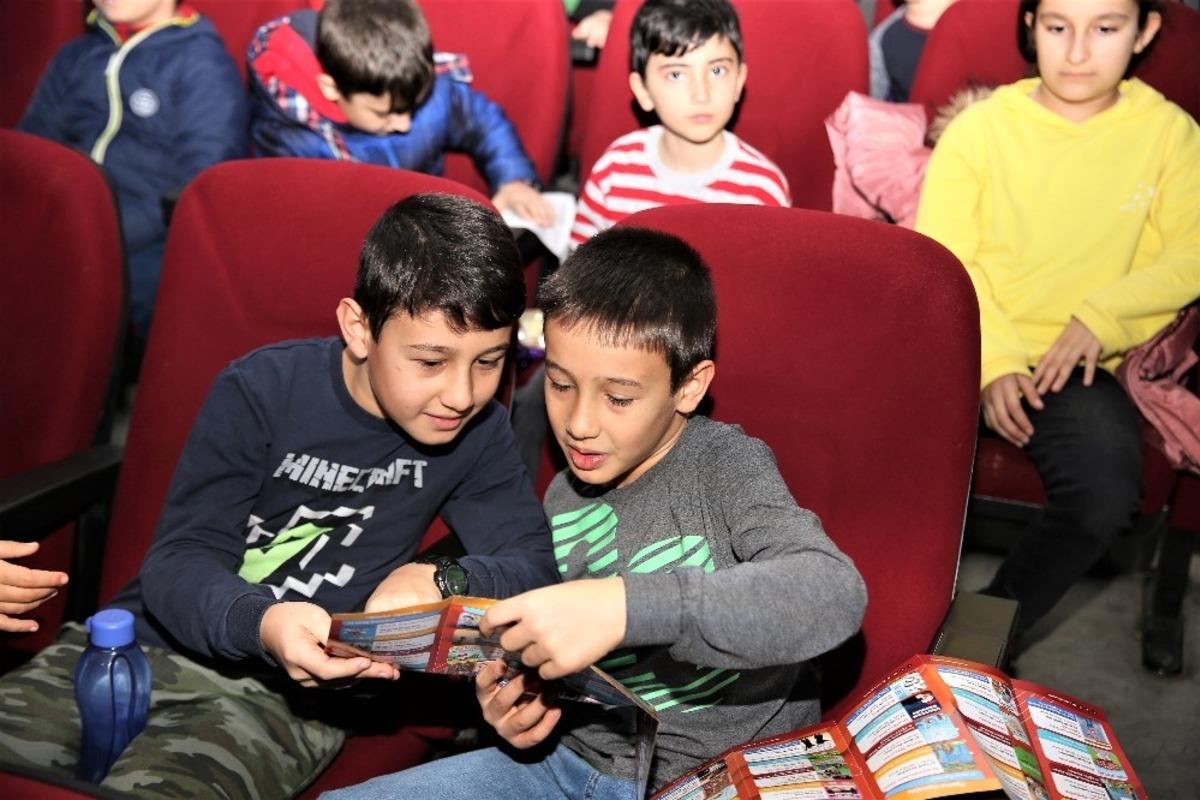 &Uuml;mraniyeli &ccedil;ocuklar yarıyıl etkinlikleri ile doyasıya eğleniyor