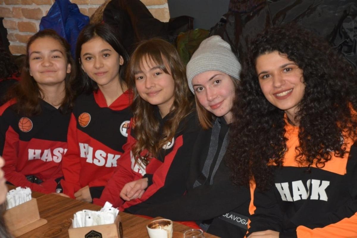 Hasketbol&rsquo;da altyapıda başarılı olan sporcu ve antren&ouml;rlere kutlama