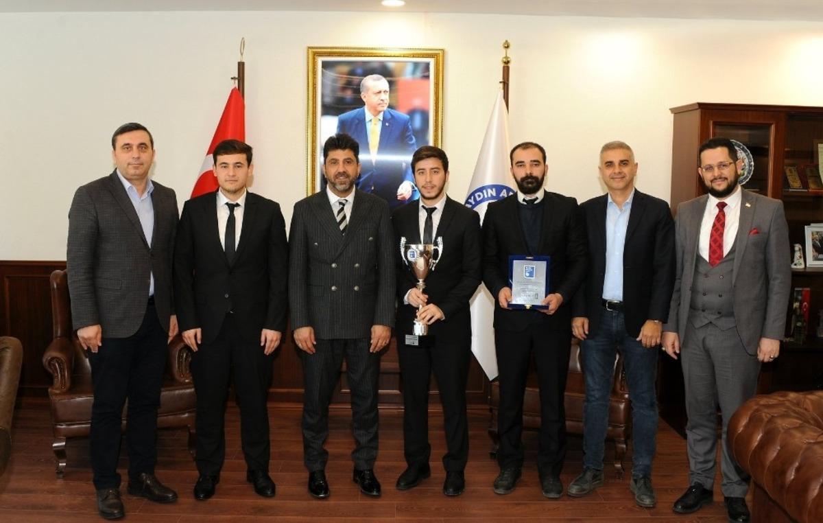 AD&Uuml;&rsquo;l&uuml; &ouml;ğrenciler 9. kez Borsa Yarışması şampiyonu oldu