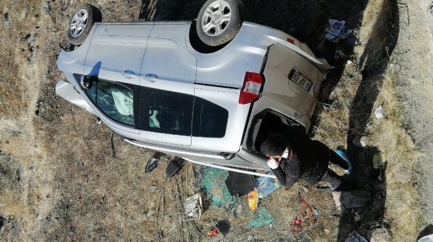 Bing&ouml;l&rsquo;de otomobil takla attı: 4 yaralı