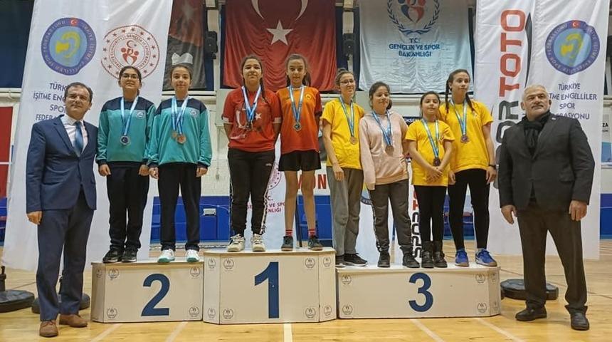 İşitme Engelliler Badminton T&uuml;rkiye Şampiyonasına Kayseri damgası