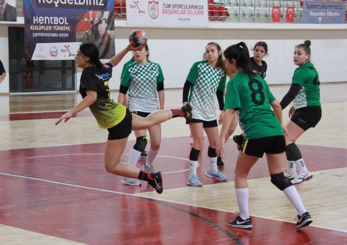 Sivas&rsquo;ta hentbol şampiyonası devam ediyor