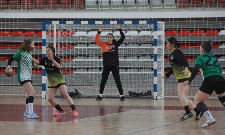 Sivas’ta hentbol şampiyonası devam ediyor G3