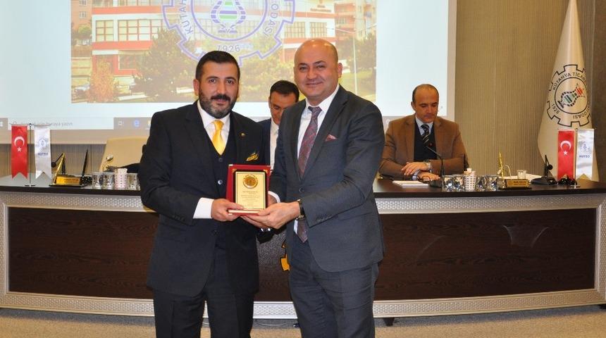 KUTSO&rsquo;ya yeni kayıt olan işletmelere &uuml;yelik beratı