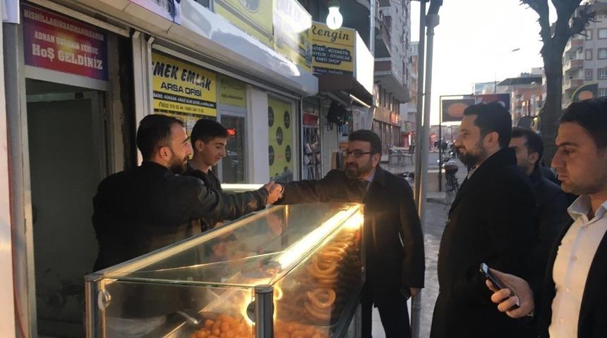 AK Parti İl Başkanı G&uuml;r esnafın sorunlarını dinledi