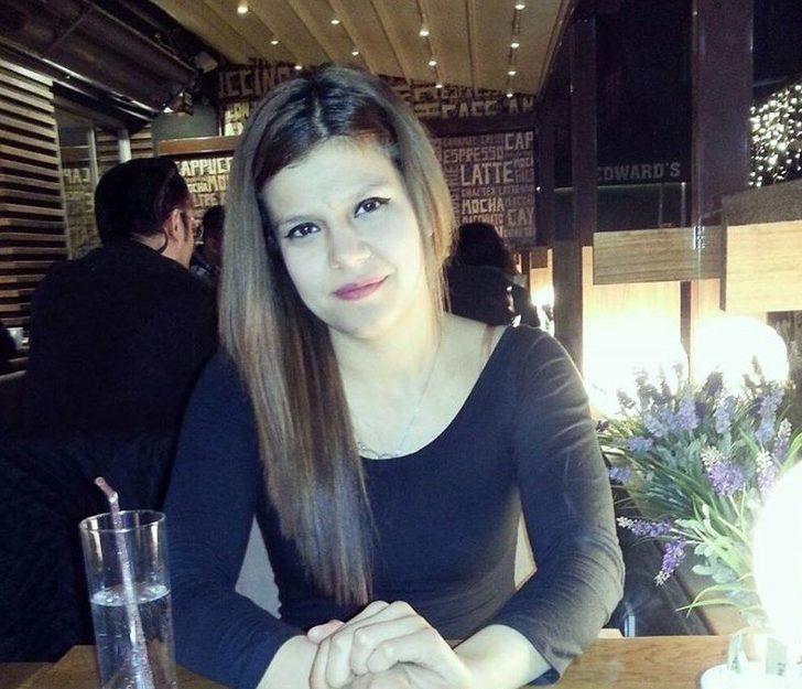 Ateşe verilen evde hayatını kaybeden Gamze Esen'in annesi cenazede baygınlık geçirdi G2