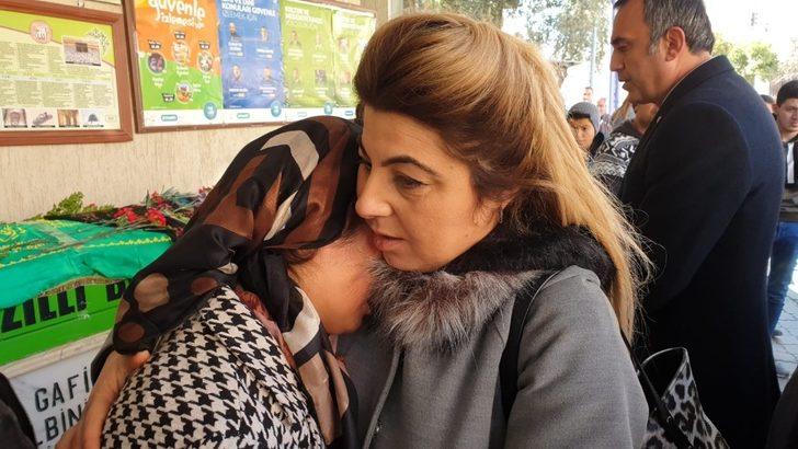 Ateşe verilen evde hayatını kaybeden Gamze Esen'in annesi cenazede baygınlık geçirdi G4