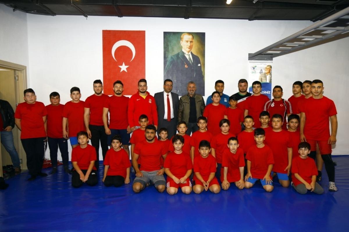 Gen&ccedil; g&uuml;reş&ccedil;iler madalyalarla turnuvaya damga vurdu