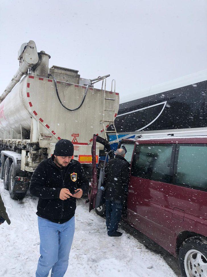 Bolu-Karabük yolunda zincirleme kaza! Trafik durdu G1