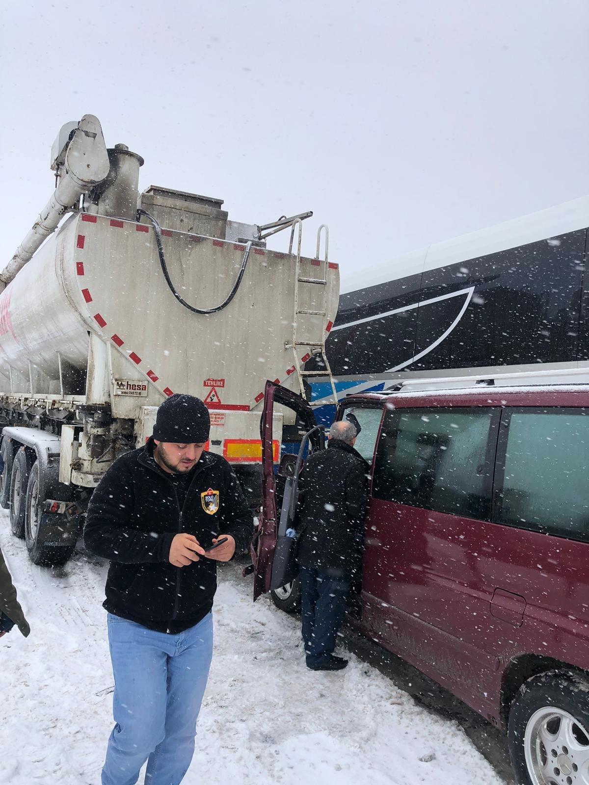 Bolu-Karab&uuml;k yolunda zincirleme kaza! Trafik durdu