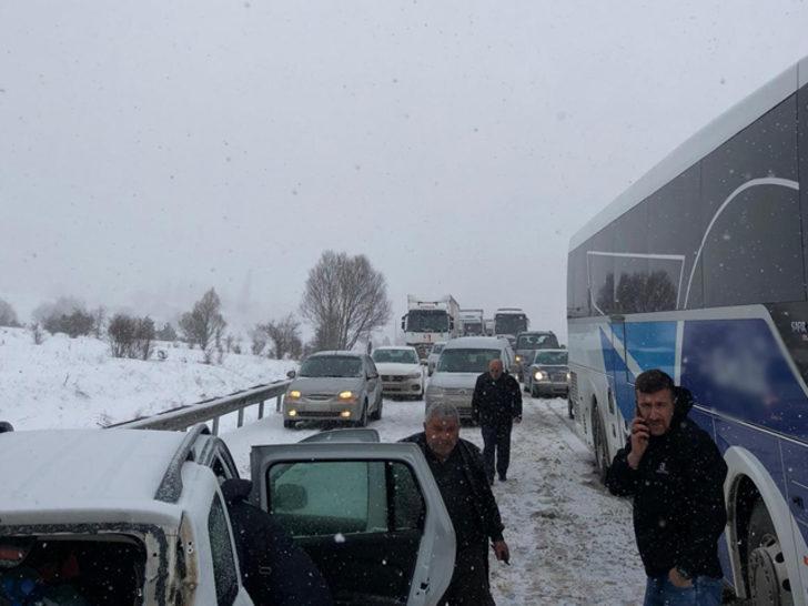 Bolu-Karabük yolunda zincirleme kaza! Trafik durdu G3