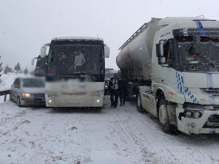 Bolu-Karabük yolunda zincirleme kaza! Trafik durdu G4