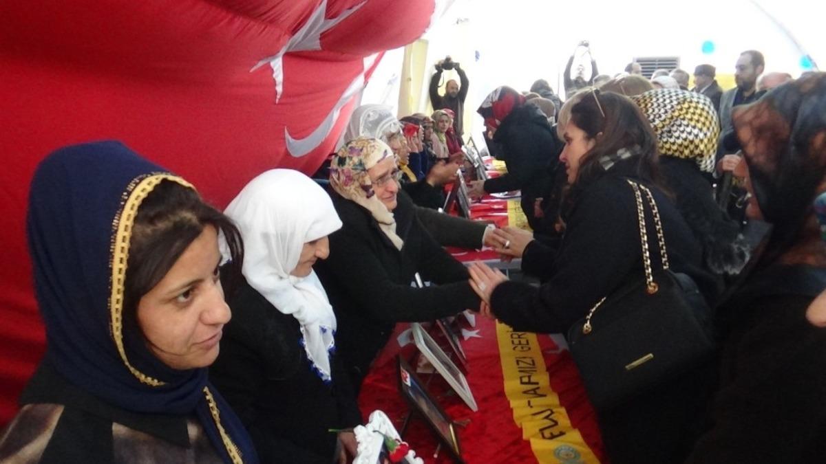 İTO &uuml;yeleri eşleri ile birlikte evlat n&ouml;beti tutan aileleri ziyaret etti