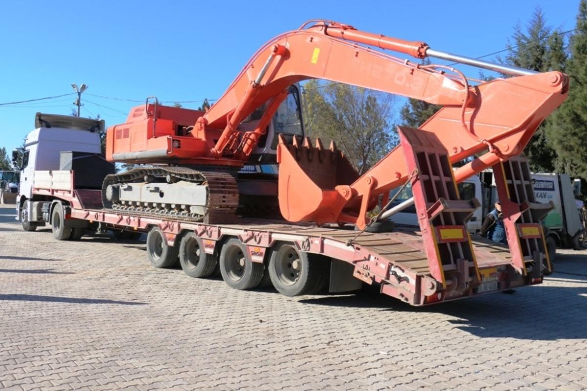 Ak&ccedil;akale Belediyesine yeni iş makinesi