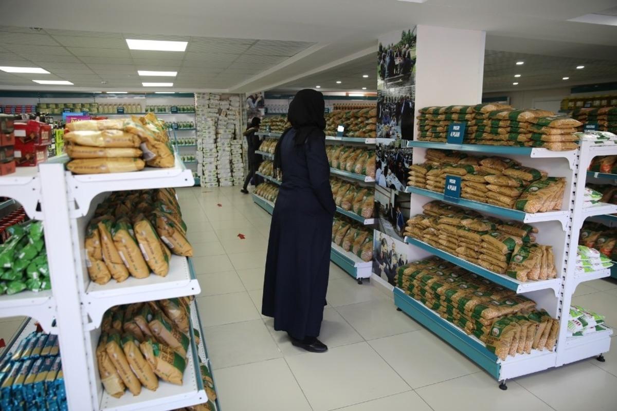 Sosyal market kapılarını vatandaşlara a&ccedil;tı