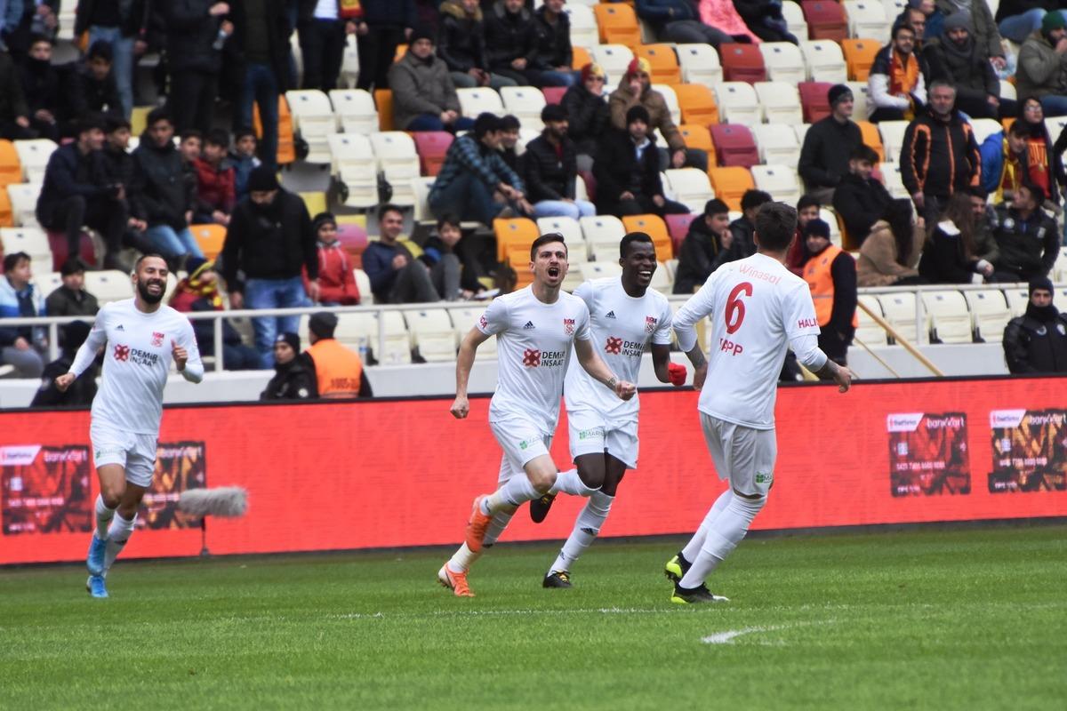 Demir Grup Sivasspor &ccedil;eyrek finalde