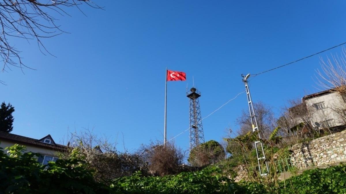 Dev T&uuml;rk bayrağı İzmit&rsquo;te dalgalanmaya başladı