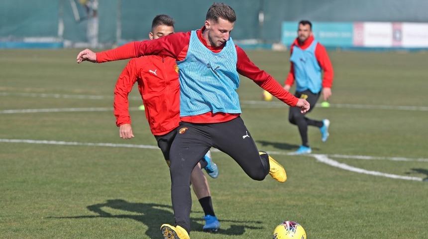 G&ouml;ztepe&rsquo;de yeni transfer Kamil Wilzeck ilk antrenmanına &ccedil;ıktı