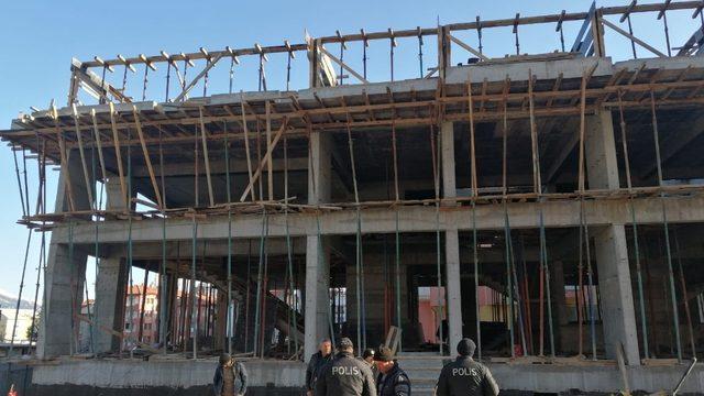 İnşaatta çalışırken dengesini kaybeden işçi 2.kattan düştü