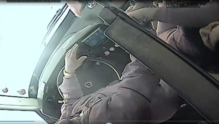 Halk otobüsünde sürücü ve yolcu kavgası kamerada G2