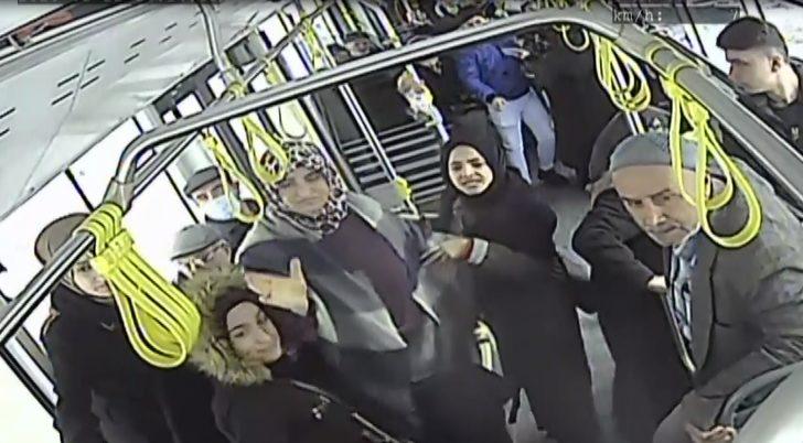 Halk otobüsünde sürücü ve yolcu kavgası kamerada G3