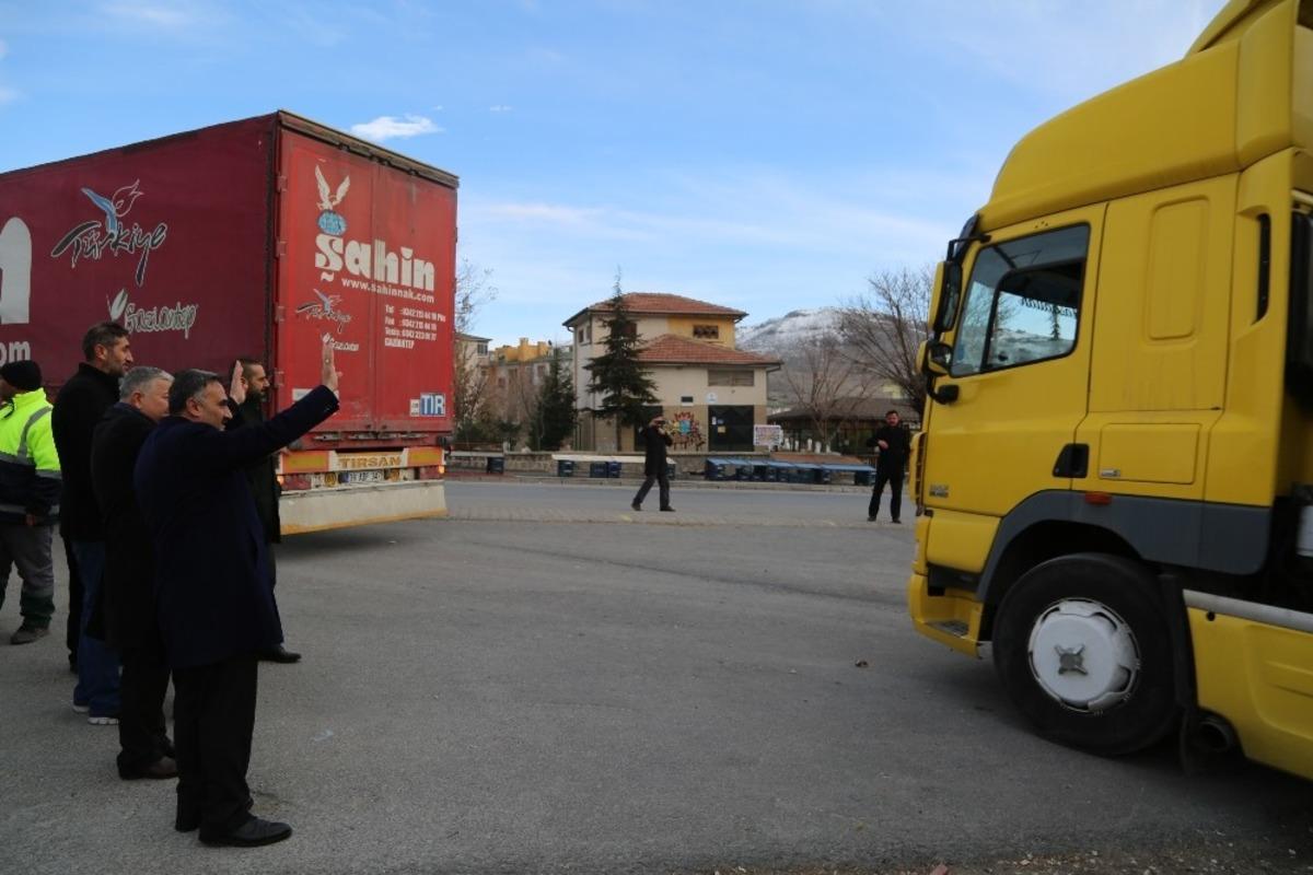 Develi&rsquo;de İdlib i&ccedil;in yardım tırları yola &ccedil;ıktı