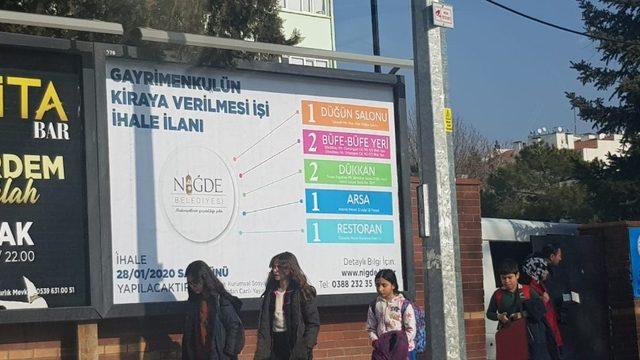 Niğde Belediyesinin İhale ilanları Bilboardlarda