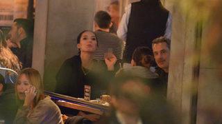 Neslihan Demir bir paket sigara içti