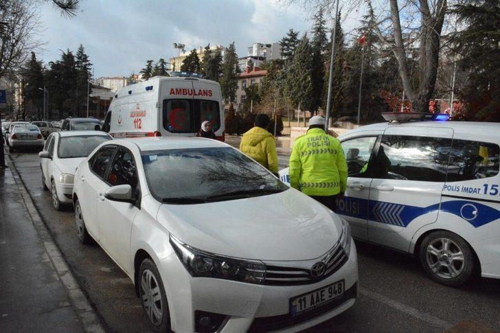 Kamyonet yayaya çarptı; yaya yaralandı G2