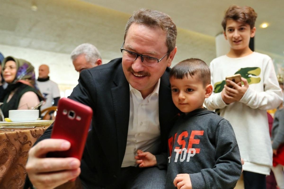 Başakşehir&rsquo;de maskotlu, ill&uuml;zyonlu karne şenliği