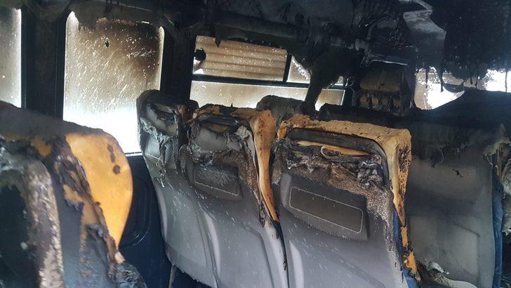 Beylikdüzü'nde öğrenci servisinde yangın G3