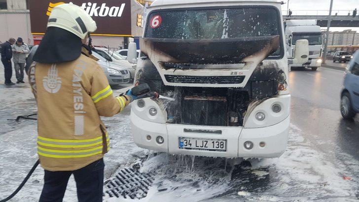 Beylikdüzü'nde öğrenci servisinde yangın G4