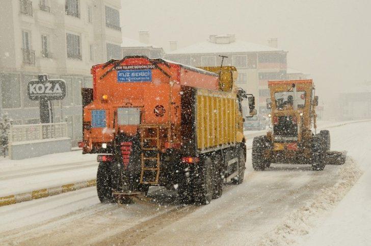 Safranbolu’da kar küreme ve tuzlama çalışması G3