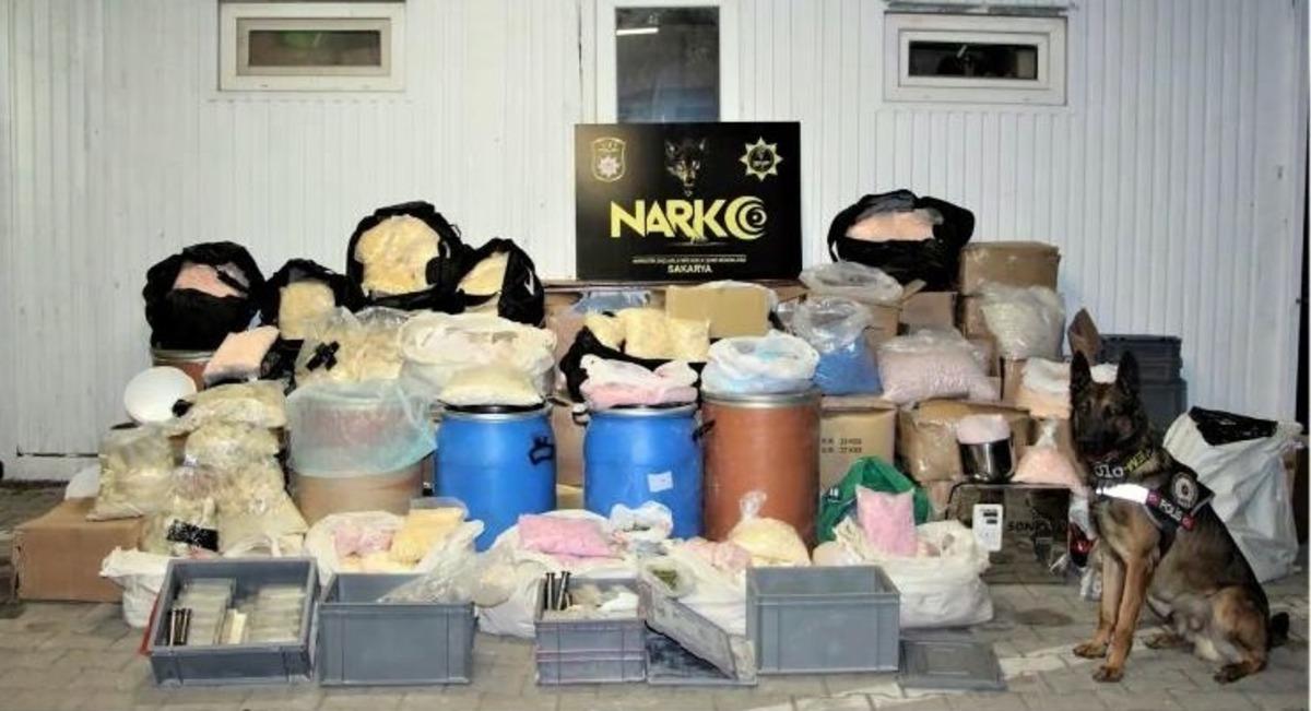 Tam 1 bu&ccedil;uk ton cinsel i&ccedil;erikli hap depolamışlar! Sakarya'da ele ge&ccedil;irildi