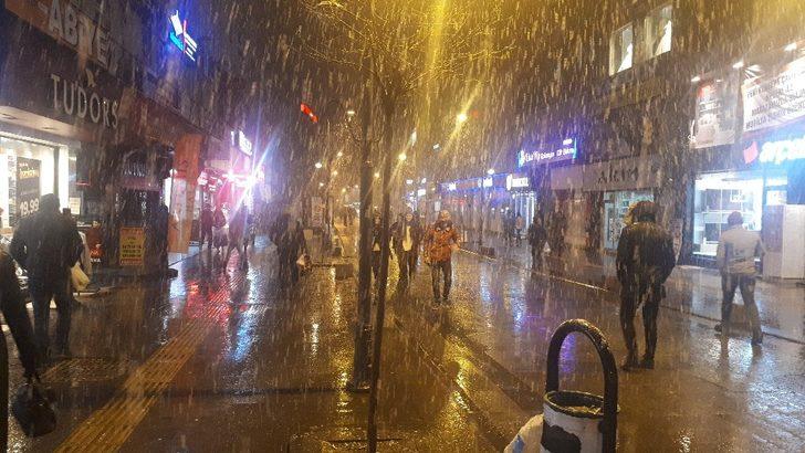 Kar yağışını gören telefona sarıldı G2