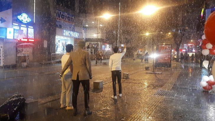 Kar yağışını gören telefona sarıldı G4