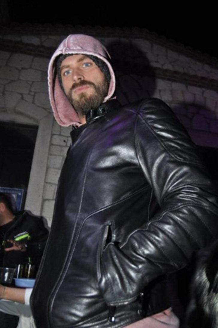 Kıvanç Tatlıtuğ yeni yıla kiminle girdi? G2