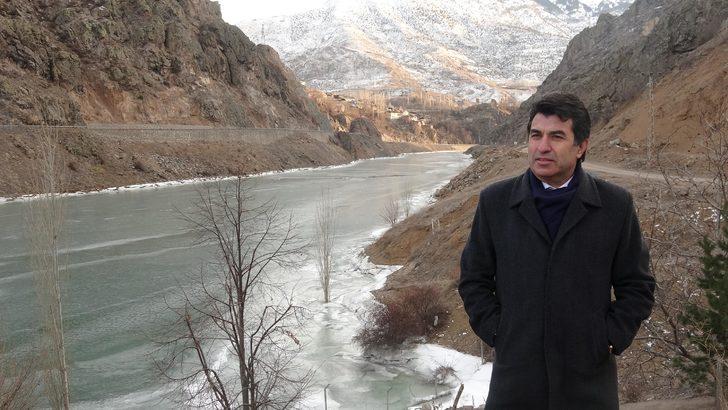 Erzurum'da Sibirya soğukları etkisini gösterdi! Dünyanın en hızlı akan nehri Çoruh dondu G3