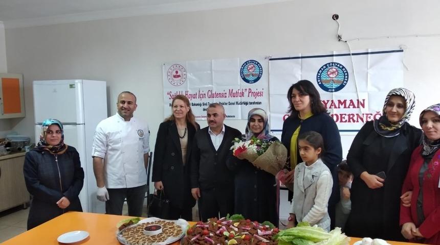 Gl&uuml;tensiz mutfak eğitimleri devam ediyor