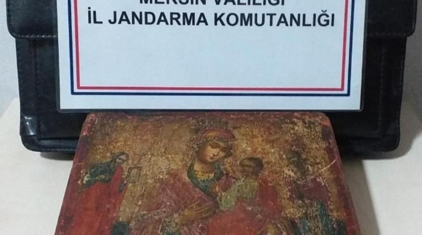 Mersin&rsquo;de Hz. İsa ve Hz. Meryem fig&uuml;rl&uuml; ikon ele ge&ccedil;irildi