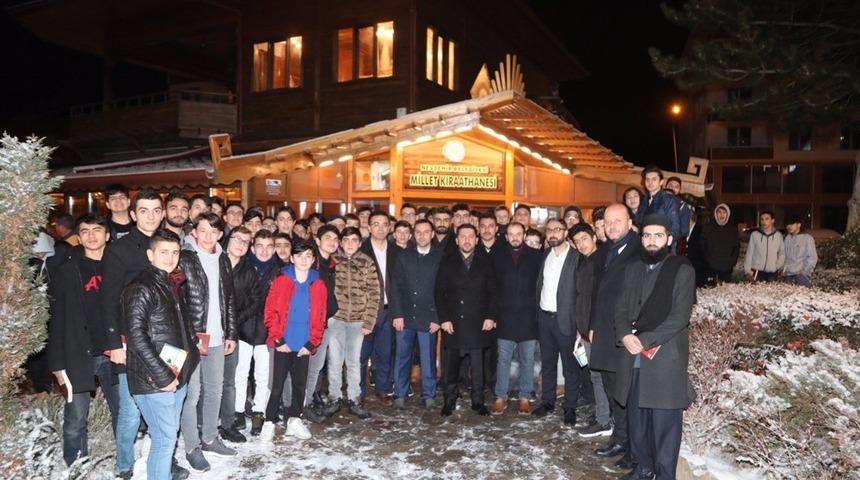 Başkan Arı, İmam Hatipli gen&ccedil;lerle buluştu