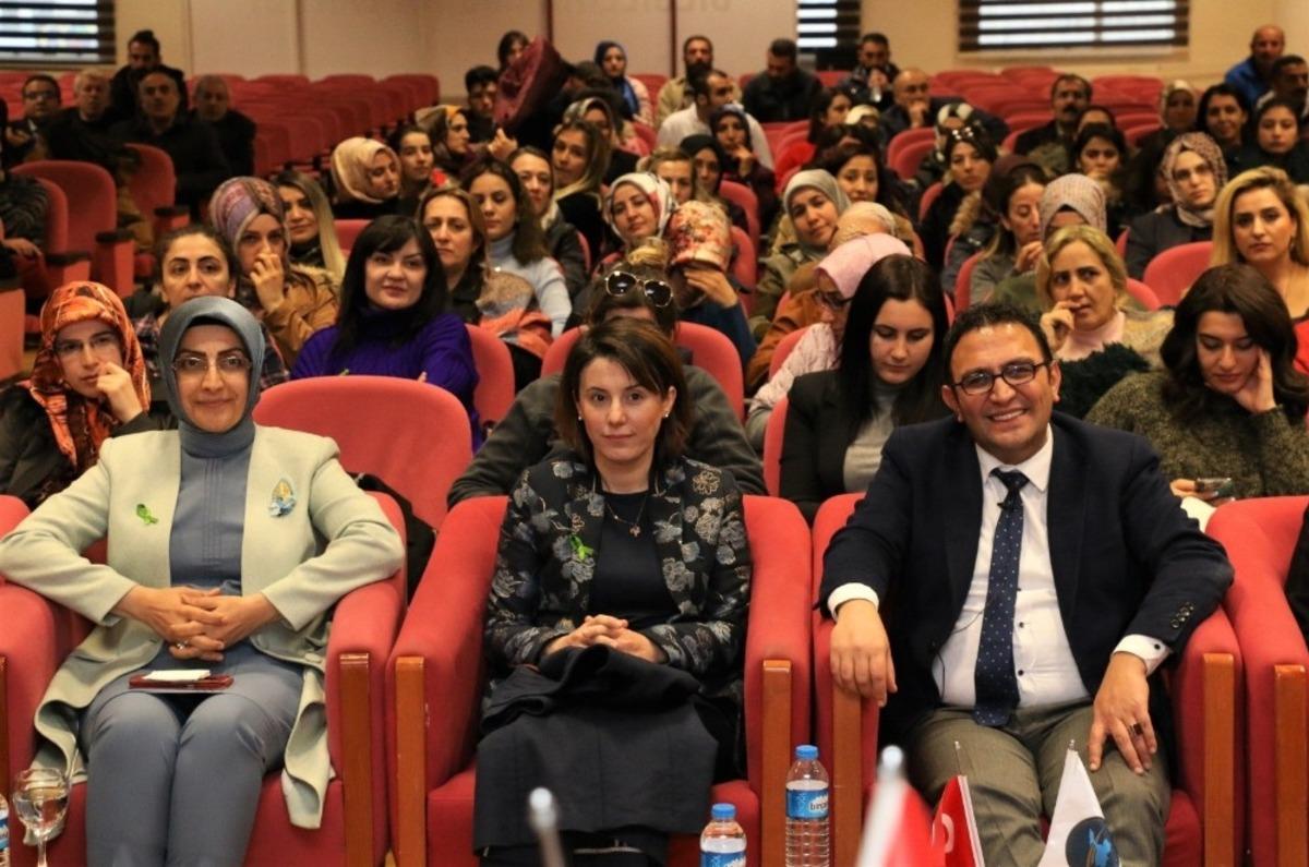 D&uuml;nyaca &uuml;nl&uuml; Do&ccedil;. Dr. Murat G&uuml;ltekin Van halkıyla buluştu